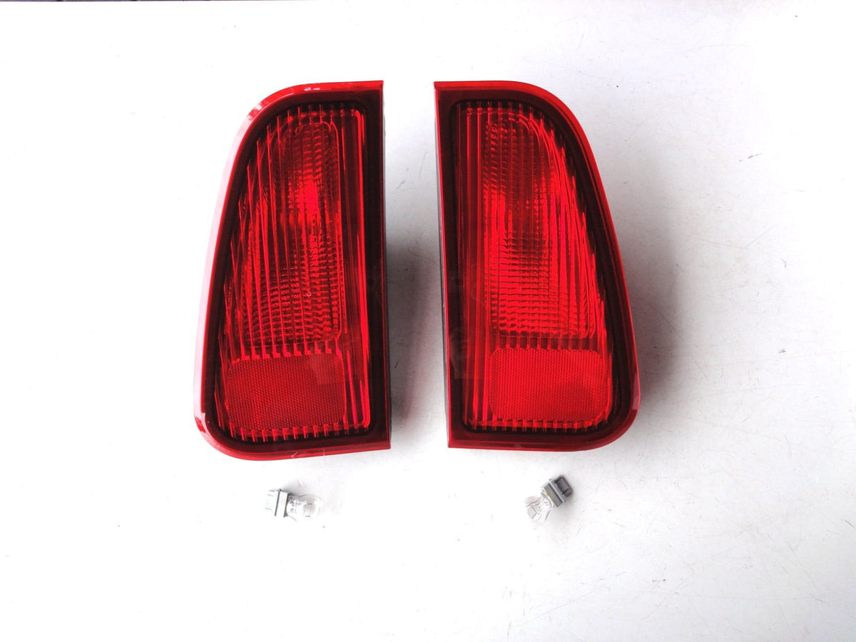 純正部品 03-06 リンカーン ナビゲーター テールライト tail lamp light 2L7X-1 Liftgate Mount 2（2枚目）