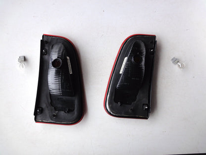 純正部品 03-06 リンカーン ナビゲーター テールライト tail lamp light 2L7X-1 Liftgate Mount 2（5枚目）