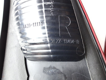 純正部品 03-06 リンカーン ナビゲーター テールライト tail lamp light 2L7X-1 Liftgate Mount 2（6枚目）