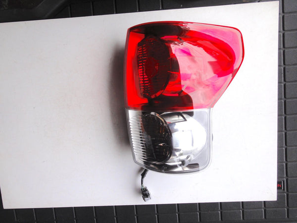 純正部品 07-13 USA 右 トヨタ タンドラ テールライト テールストップ ブレーキランプ ウィンカー A216P3RS2T205 Toyota Tundra Right Tail Light Stop Brake Turn Signal