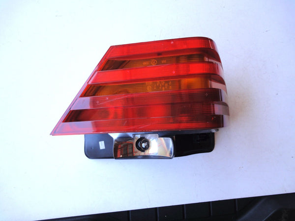純正部品 右 メルセデス ベンツ W140 1408203464 テールランプ ライト TAIL LAMP LIGHT Mercedes-Benz