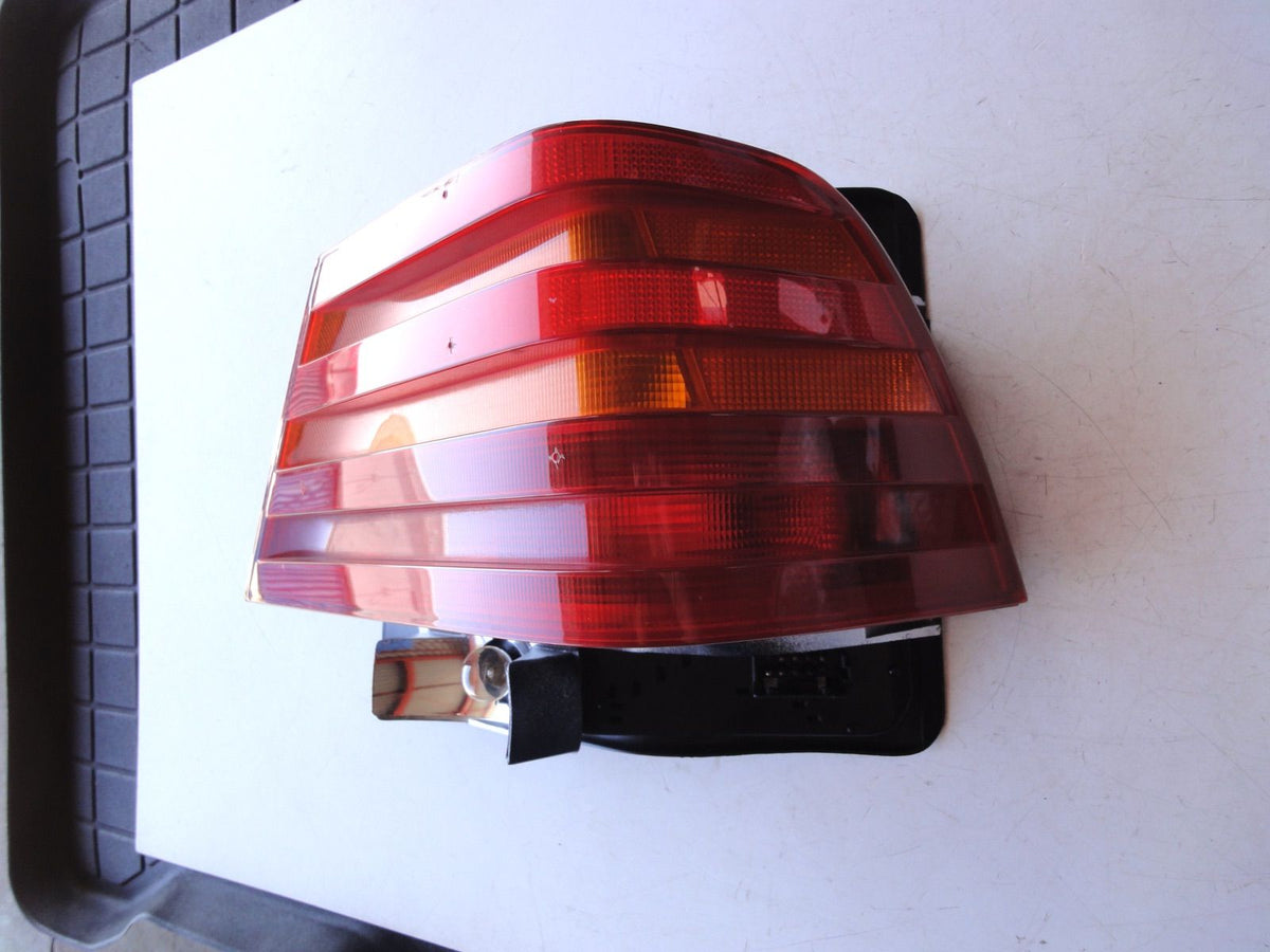 純正部品 右 メルセデス ベンツ W140 1408203464 テールランプ ライト TAIL LAMP LIGHT Mercedes-B（3枚目）