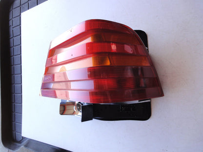 純正部品 右 メルセデス ベンツ W140 1408203464 テールランプ ライト TAIL LAMP LIGHT Mercedes-B（3枚目）