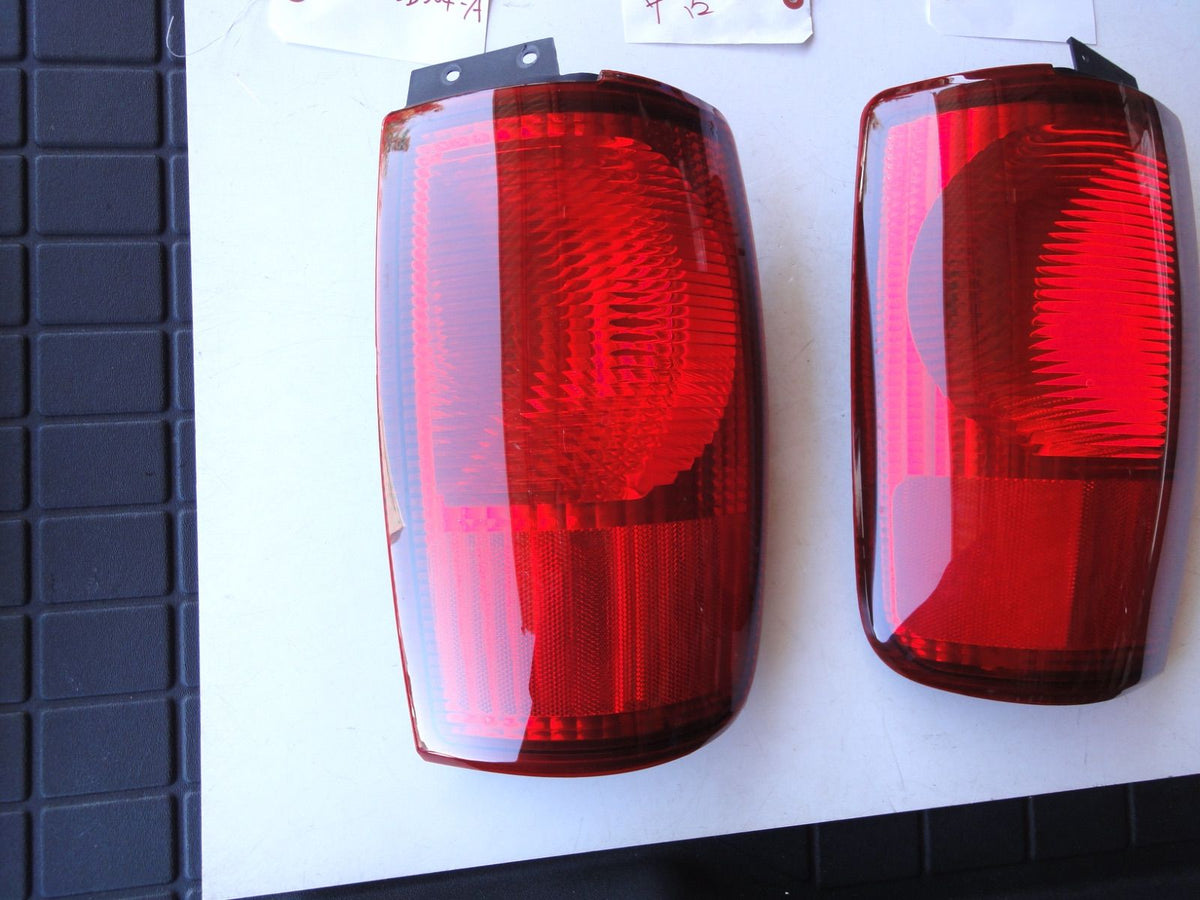 純正部品 98-02 左右セット リンカーン ナビゲーター テールランプ テール ライト F85B-13B505-A F85B-13B504（2枚目）