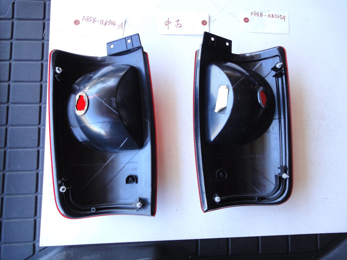 純正部品 98-02 左右セット リンカーン ナビゲーター テールランプ テール ライト F85B-13B505-A F85B-13B504（4枚目）