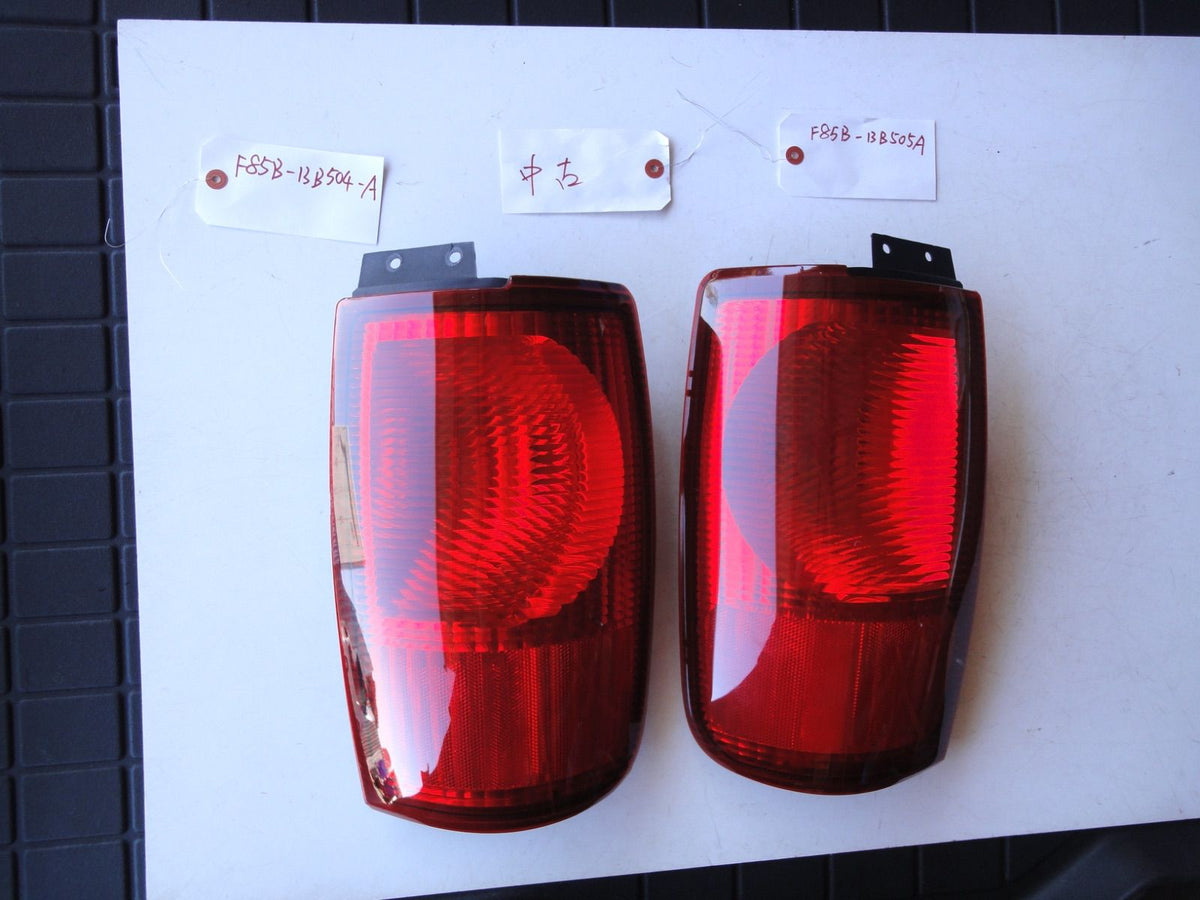 純正部品 98-02 左右セット リンカーン ナビゲーター テールランプ テール ライト F85B-13B505-A F85B-13B504-A TAIL LA