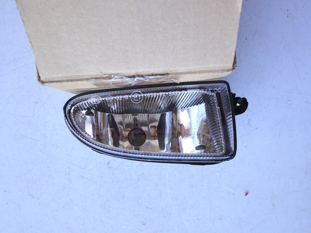 純正部品 右 01-05 クライスラー PTクルーザー フォグランプ 5288796AD RH FOG LAMP Chrysler PT Cruiser