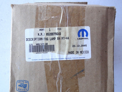 純正部品 右 01-05 クライスラー PTクルーザー フォグランプ 5288796AD RH FOG LAMP Chrysler PT C（5枚目）
