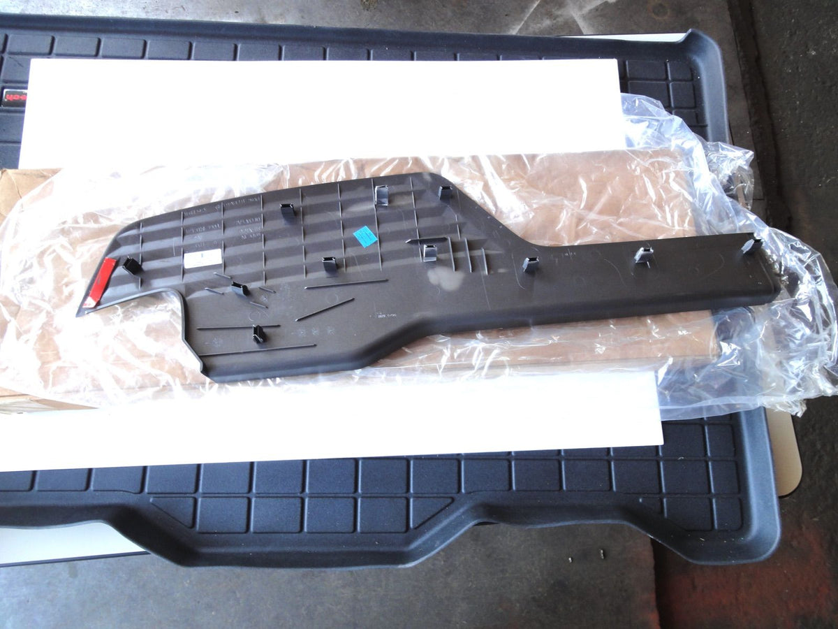 純正部品 02-06 キャデラック エスカレード EXT シボレー アバランチ リア バンパー ステップ パッド Cadillac Esca（2枚目）