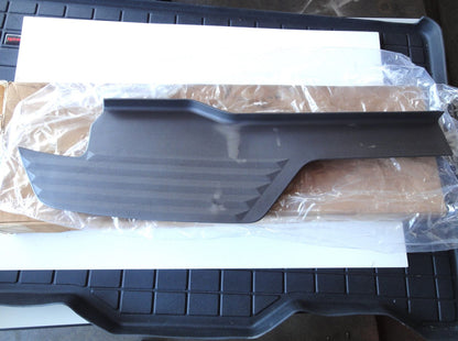 純正部品 02-06 キャデラック エスカレード EXT シボレー アバランチ リア バンパー ステップ パッド Cadillac Esca（5枚目）
