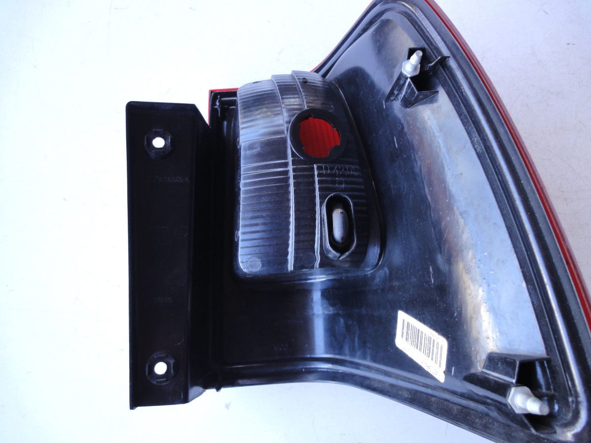 純正部品 03-06 左 リンカーン ナビゲーター テールランプ ライト Lincoln Navigator tail lamp light（6枚目）