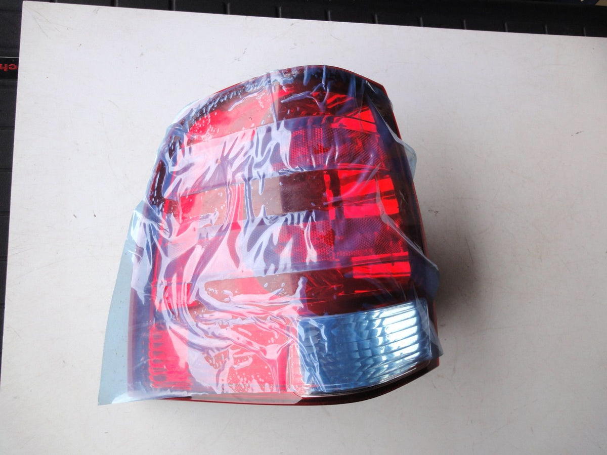 純正部品 左 03-06 フォード エクスペディション テール ランプ ライト 2X1X-13B505-A Ford Expedition Tail Lamp 