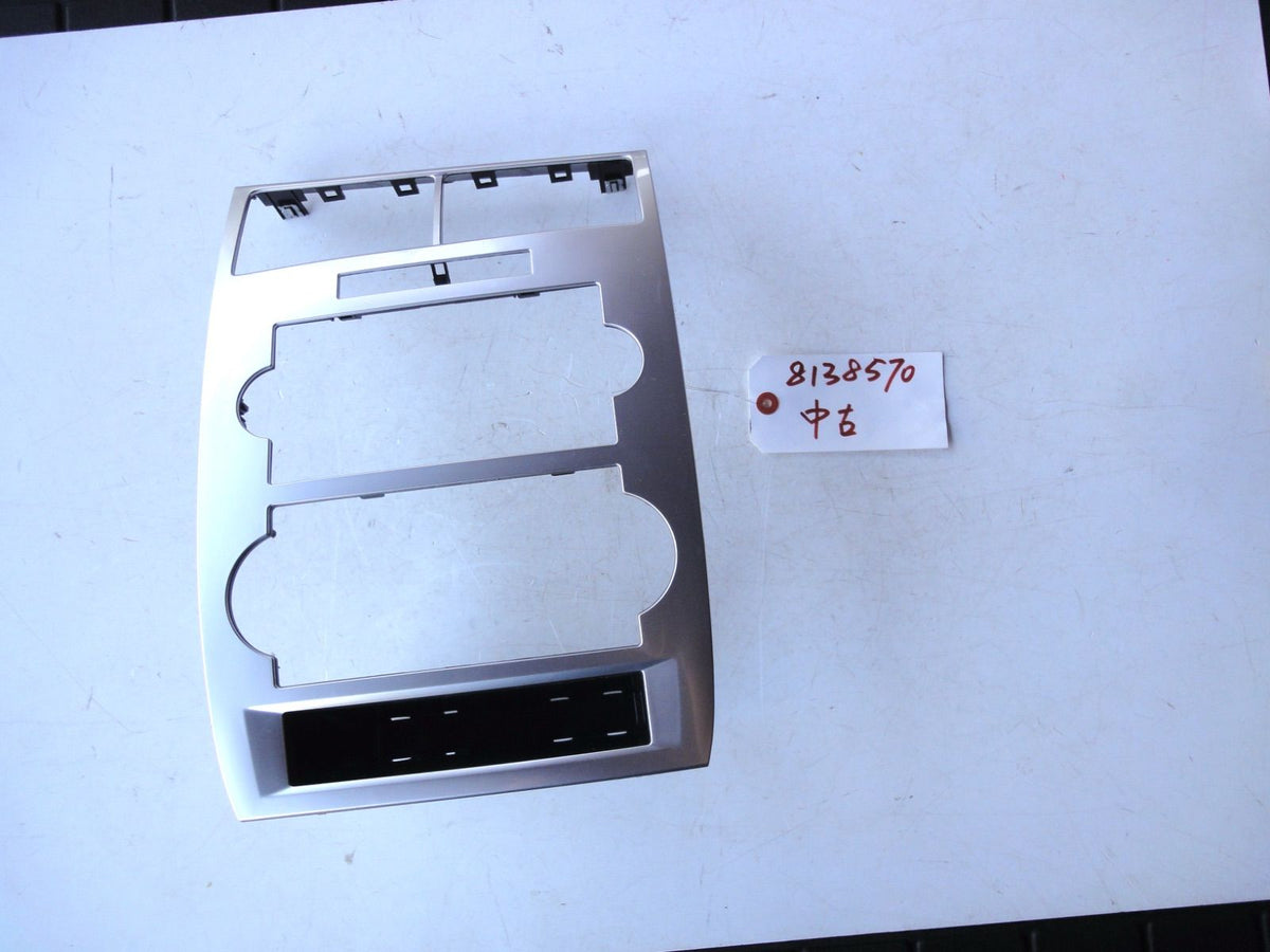 ダッジ チャージャー マグナム クライスラー 300C 8138570 センターパネル トリム ベゼル シルバー カラー Center Panel Trim B