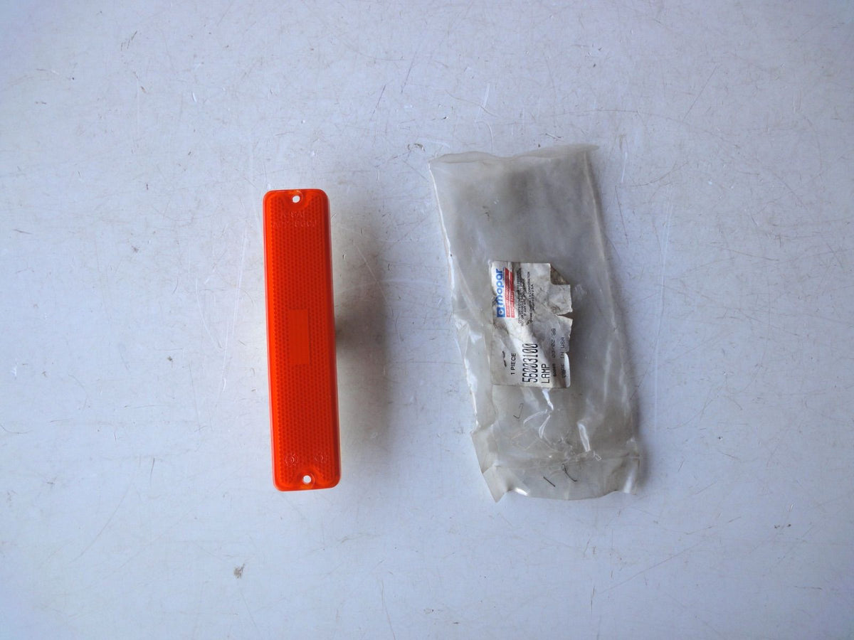 純正部品 87-95 フロント サイド マーカー ランプ ライト ジープ ラングラー YJ 56003100 Front Side Marker lamp Li