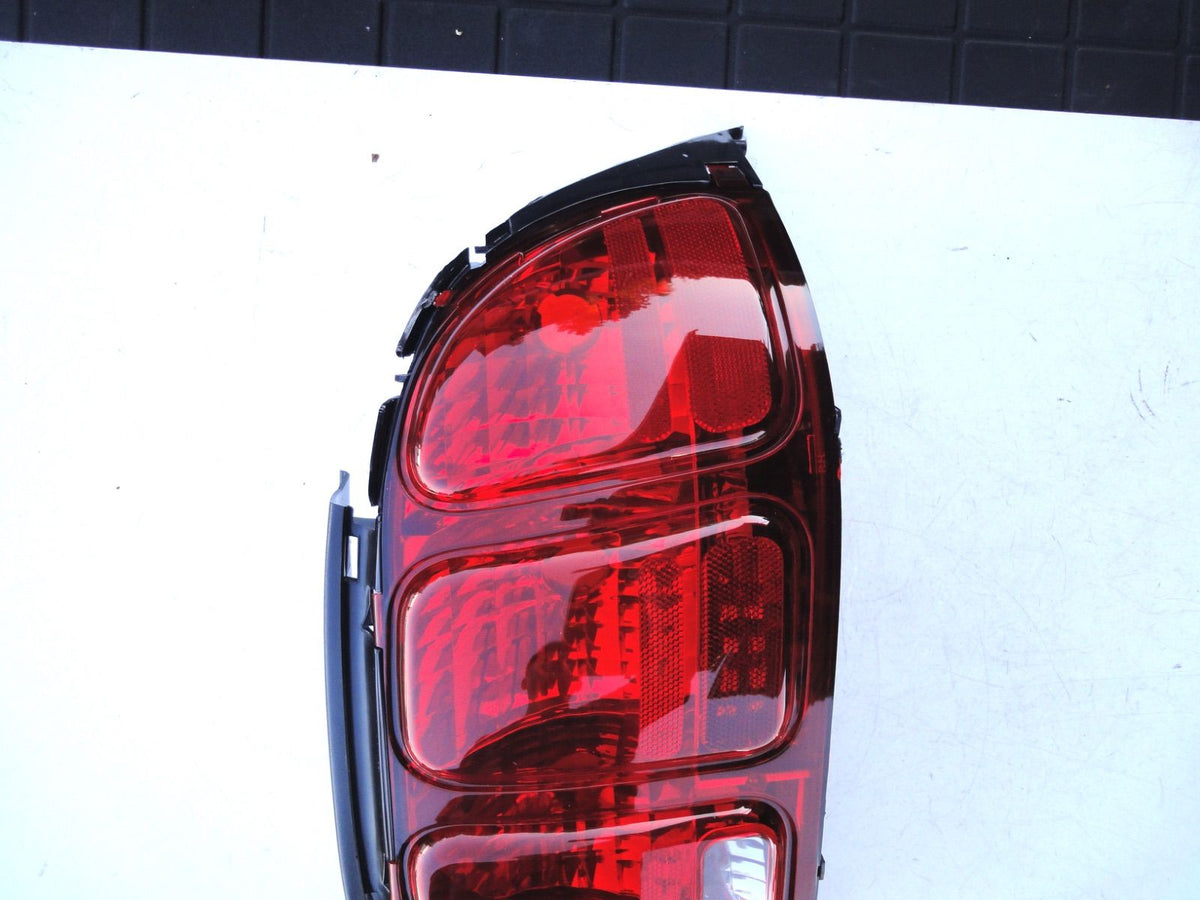 純正部品 右 フォード マスタング テール ライト ランプ RH TAIL LAMP LIGHT Ford Mustang F7ZZ-134（2枚目）