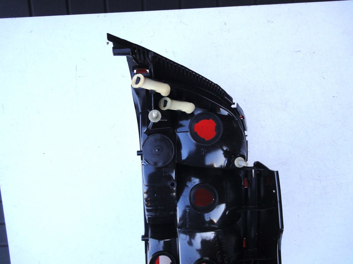 純正部品 右 フォード マスタング テール ライト ランプ RH TAIL LAMP LIGHT Ford Mustang F7ZZ-134（5枚目）