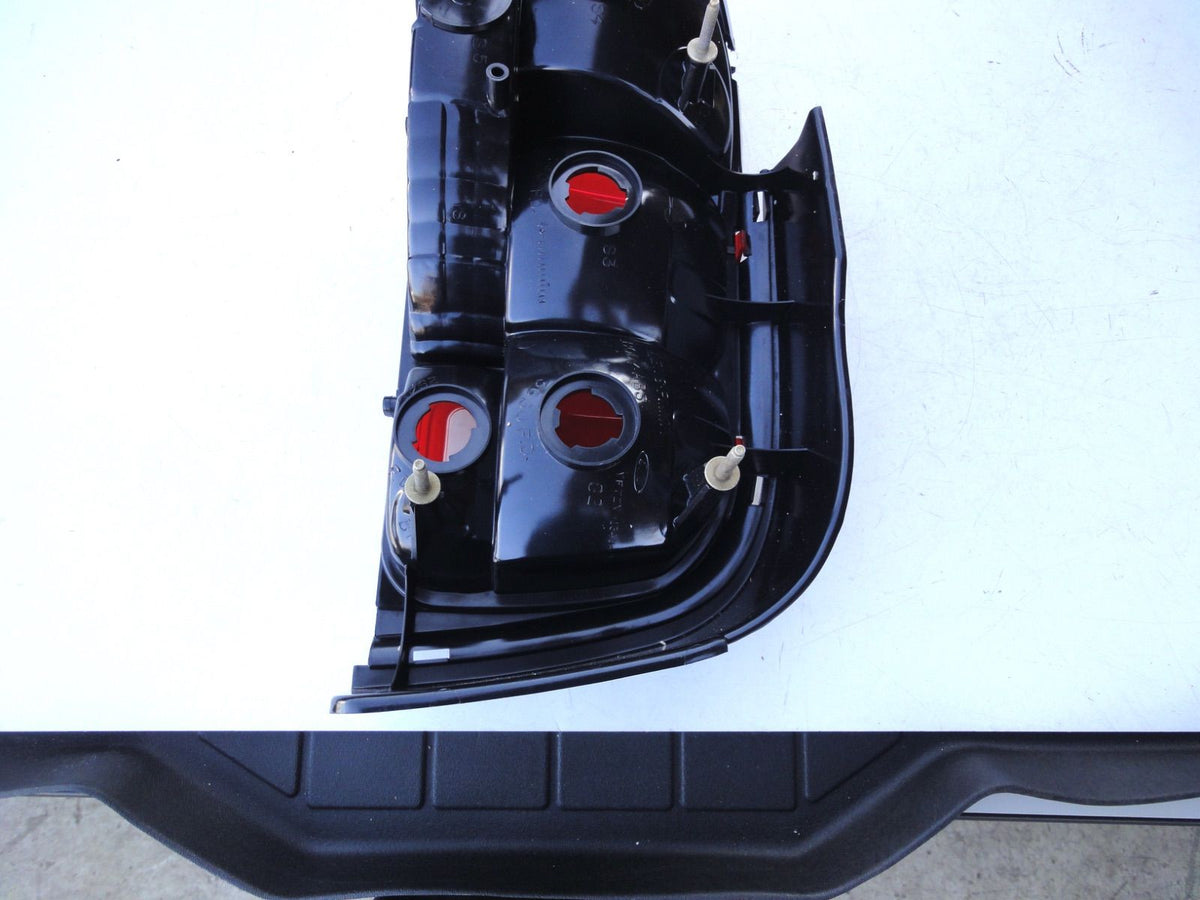 純正部品 右 フォード マスタング テール ライト ランプ RH TAIL LAMP LIGHT Ford Mustang F7ZZ-134（4枚目）
