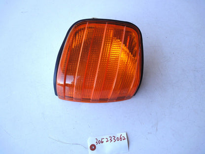 右 メルセデス ベンツ W126 ウインカー コーナーランプ bosch 1305233062 Mercedes benz W126 Turn Signal C