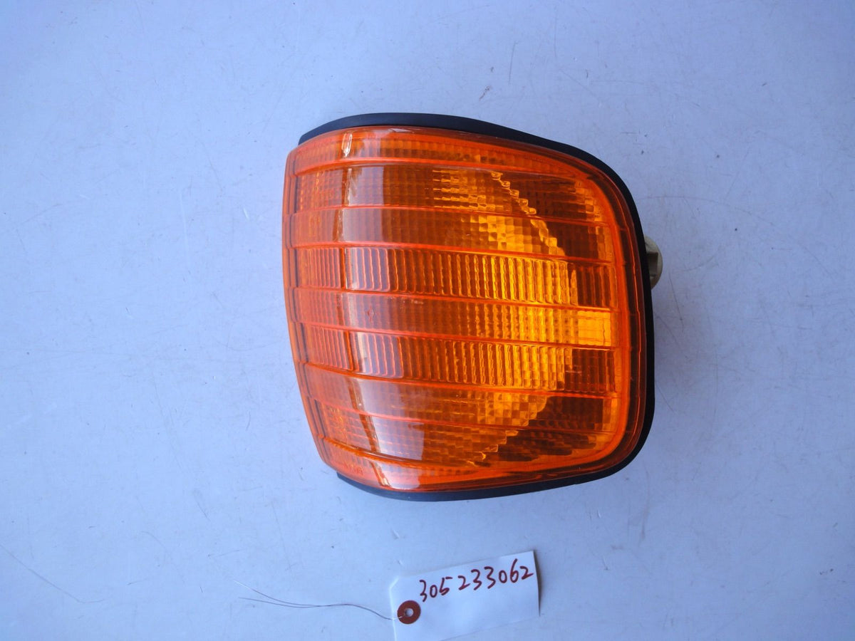 右 メルセデス ベンツ W126 ウインカー コーナーランプ bosch 1305233062 Mercedes benz W126 Tur（2枚目）