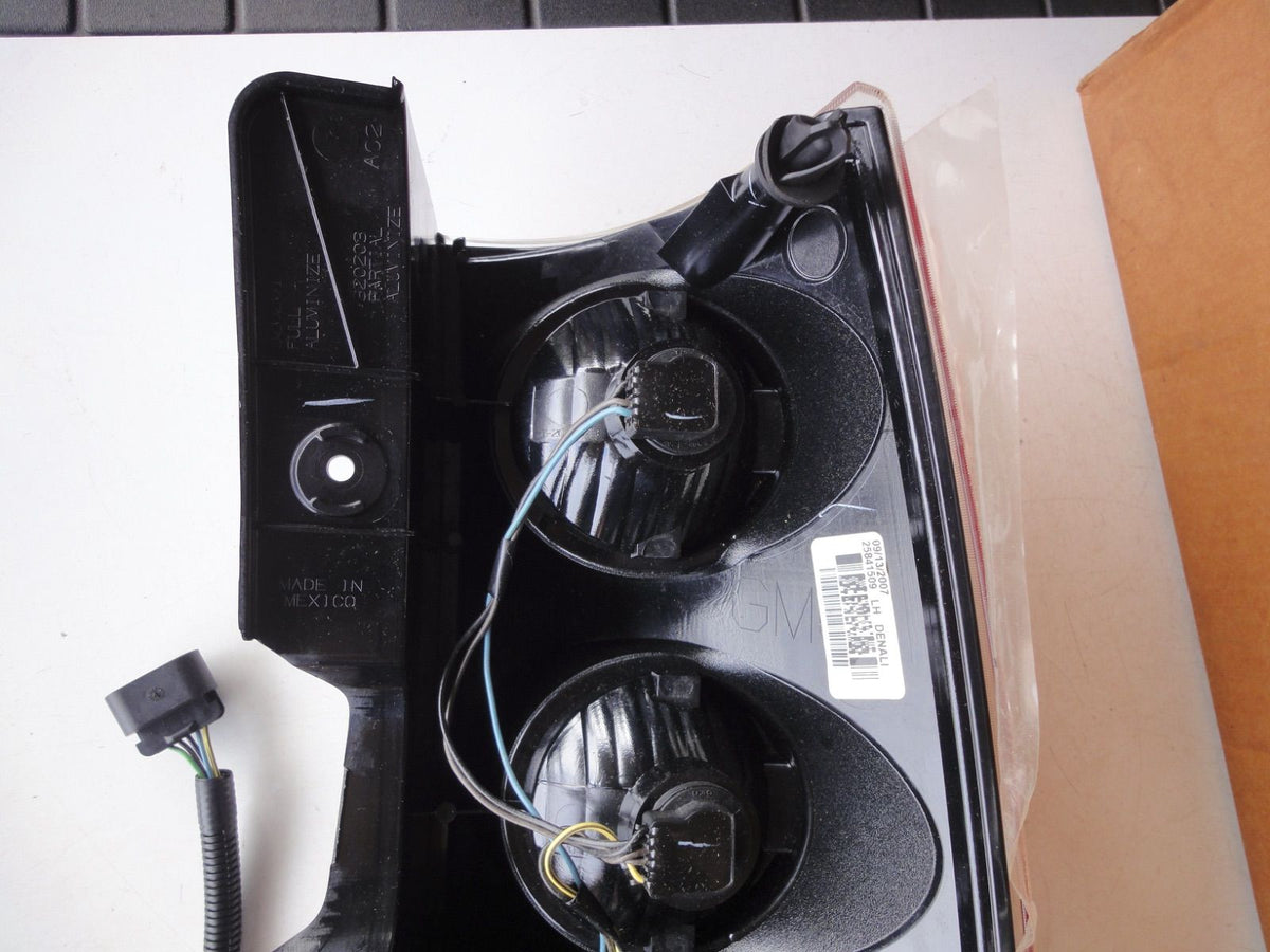 純正部品 左右セット 07-14 GMC ユーコン XL 1500 デナリ テールランプ ライト 25841509 GMC Yukon XL（4枚目）