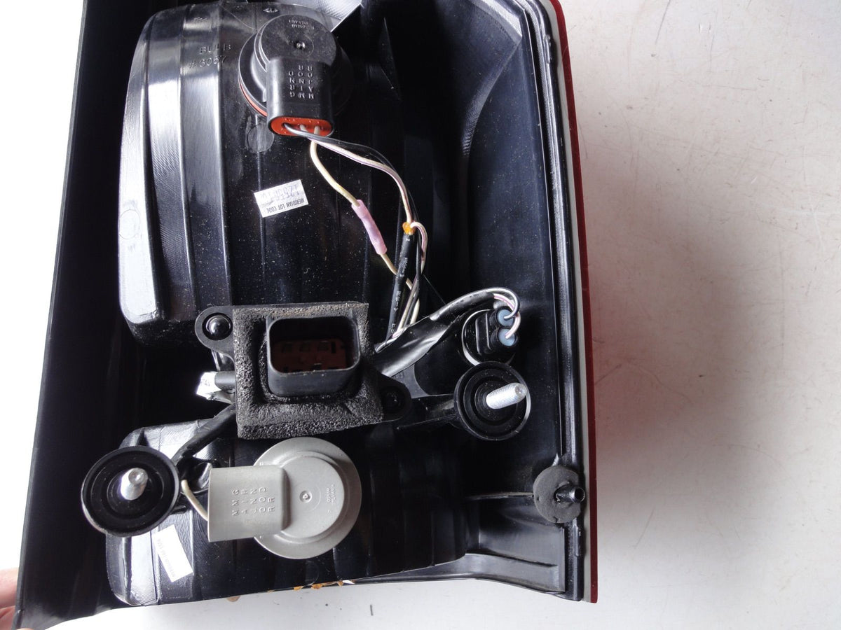 純正部品 05-07 クライスラー 300 300C テール ランプ ライト 4805851AC Chrysler 300 300C Tai（5枚目）