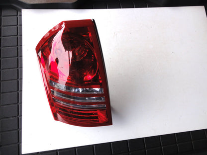 純正部品 05-07 クライスラー 300 300C テールランプ 04805853AD 4805853AD Chrysler 300 30（2枚目）