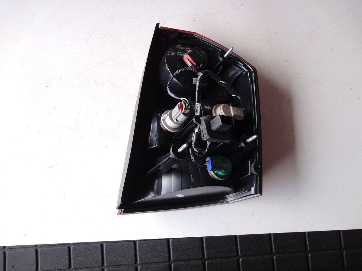 純正部品 05-07 クライスラー 300 300C テールランプ 04805853AD 4805853AD Chrysler 300 30（3枚目）