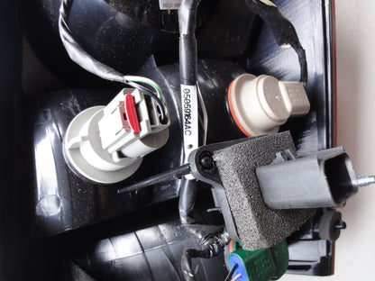 純正部品 05-07 クライスラー 300 300C テールランプ 04805853AD 4805853AD Chrysler 300 30（5枚目）