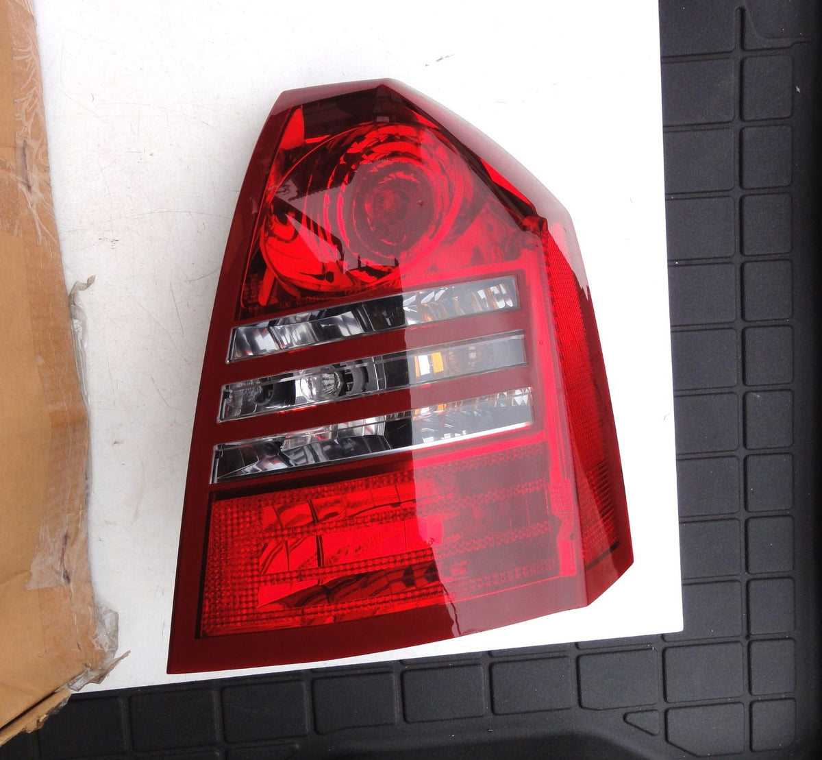 純正部品 05-07 クライスラー 300 300C テールランプ 04805852AD 4805852AD Chrysler 300 300C TAIL LA