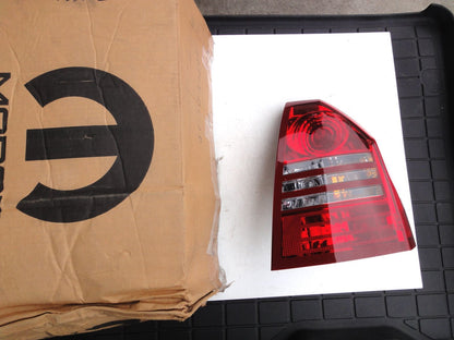純正部品 05-07 クライスラー 300 300C テールランプ 04805852AD 4805852AD Chrysler 300 30（2枚目）