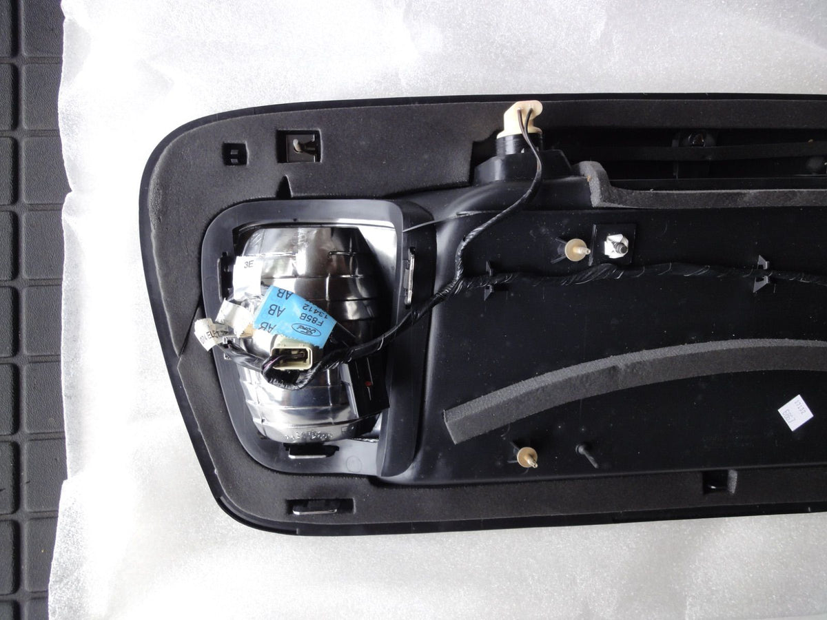 純正部品 98-00 リンカーン ナビゲーター ナンバー プレート トリム ハウジング F85Z-78404C42-AA F85B-7840（7枚目）