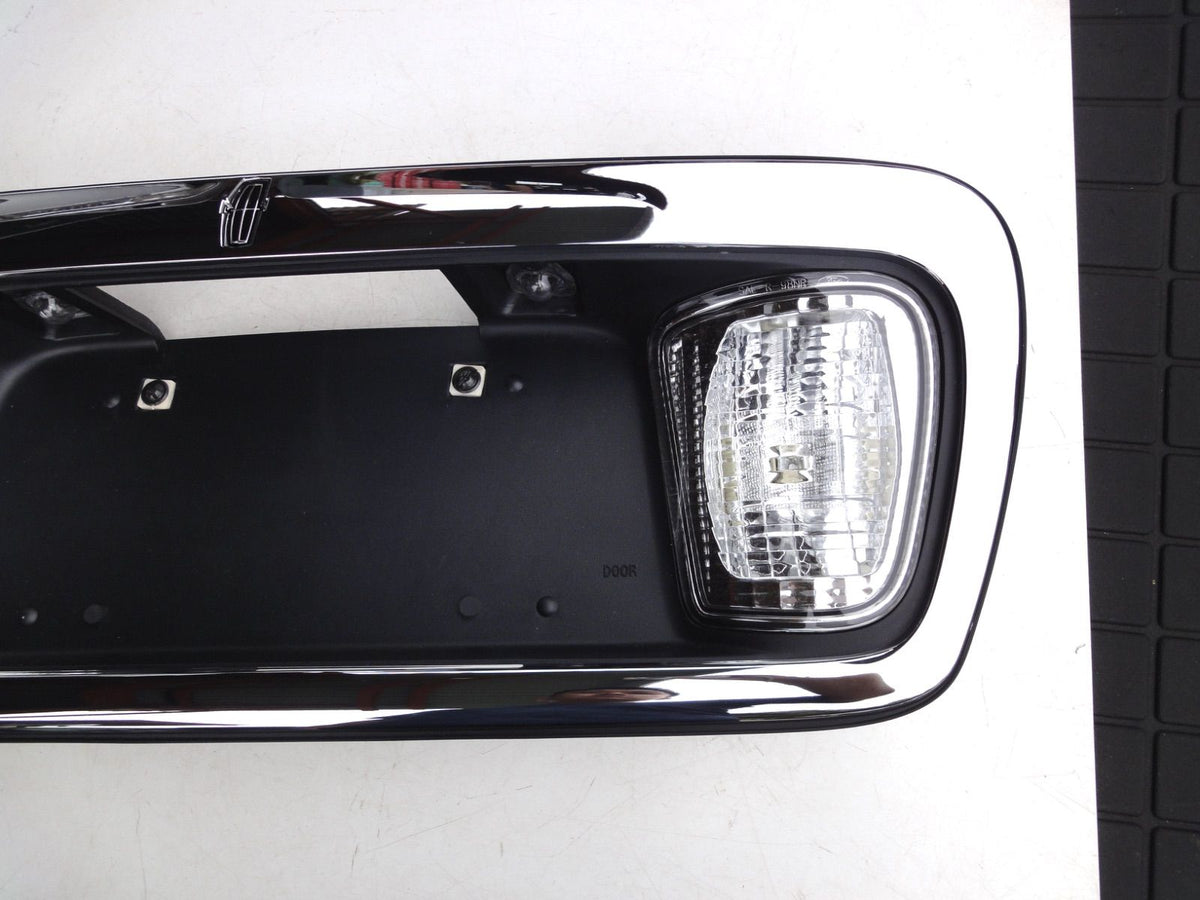 純正部品 01-02 リンカーン ナビゲーター ナンバー プレート トリム ハウジング 1L7Z-78404C42-AA F85B-7840（3枚目）