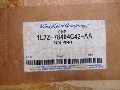 純正部品 01-02 リンカーン ナビゲーター ナンバー プレート トリム ハウジング 1L7Z-78404C42-AA F85B-7840（10枚目）