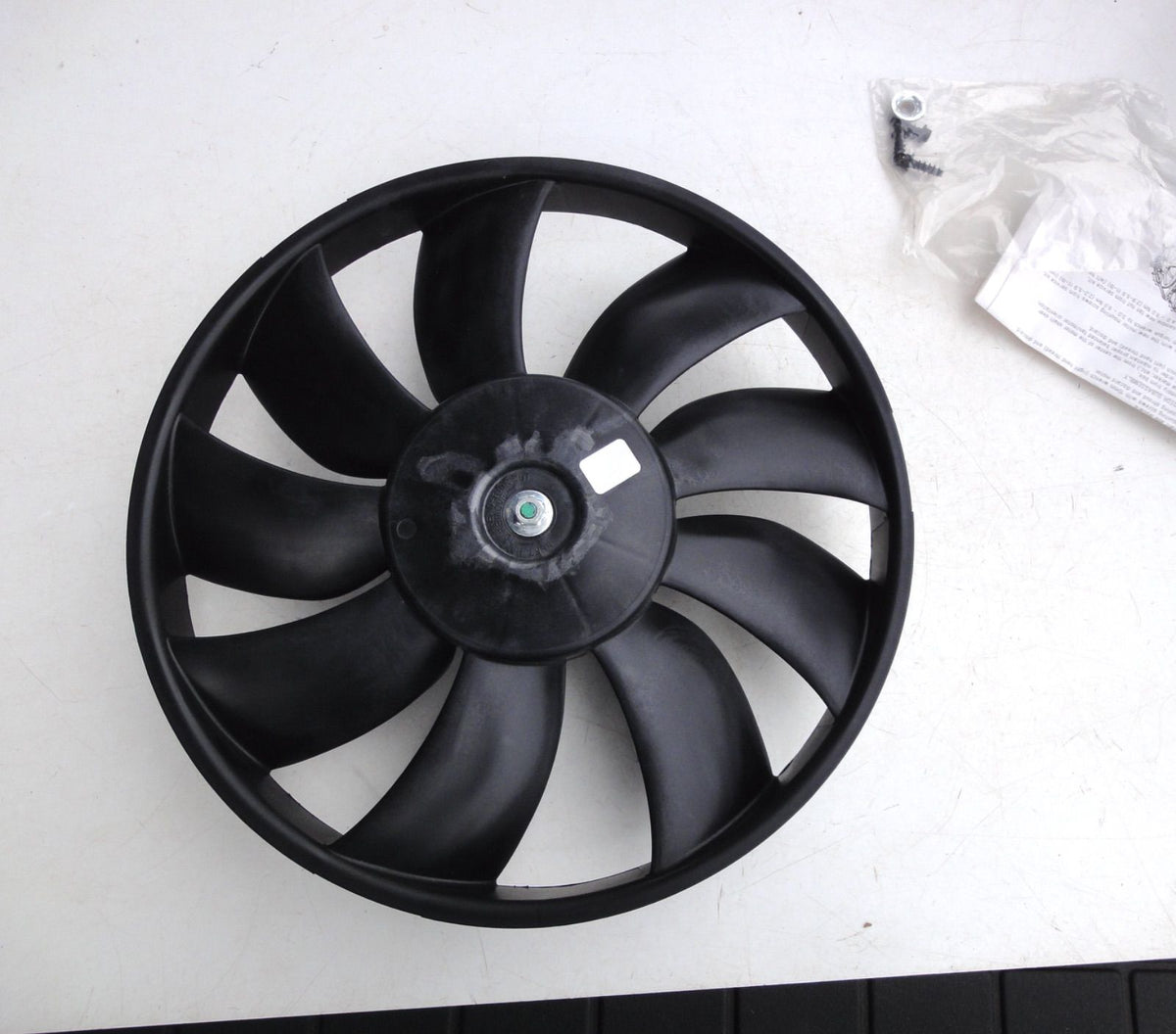 純正部品 98-05 8 Cyl 4.6L キャデラック デビル セビル オールズモビル オーロラ エンジン 冷却 ファン 12463002 Engine Ai