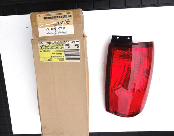 純正部品 98-02 右 リンカーン ナビゲーター テール ランプ ライト Lincoln Navigator Tail lamp light XL7Z-13404-AA F85B-13B504-A RH