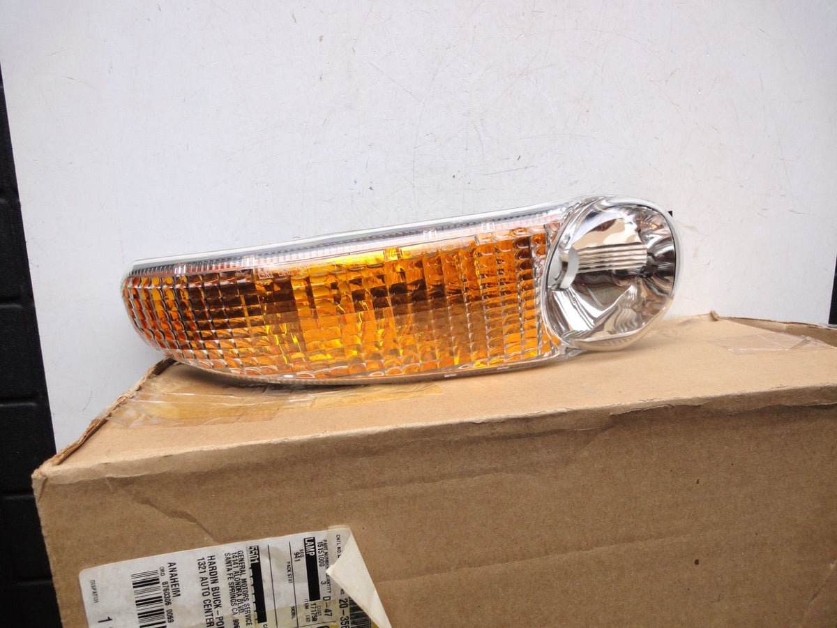 純正部品 01-07 右 GMC シエラ ユーコン デナリ フロントマーカー ランプ コーナー ライト パークシグナルレンズ 15151000 RH GMC S