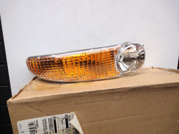 純正部品 01-07 右 GMC シエラ ユーコン デナリ フロントマーカー ランプ コーナー ライト パークシグナルレンズ 15151000 RH GMC Sierra Yukon Front Marker lamp Corner Light
