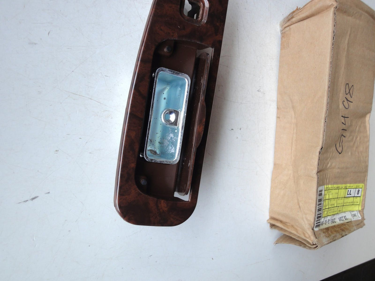 純正部品 98-02 右 リンカーン タウンカー F8VZ-14527-BG Switch Housing Lincoln Town Car（6枚目）