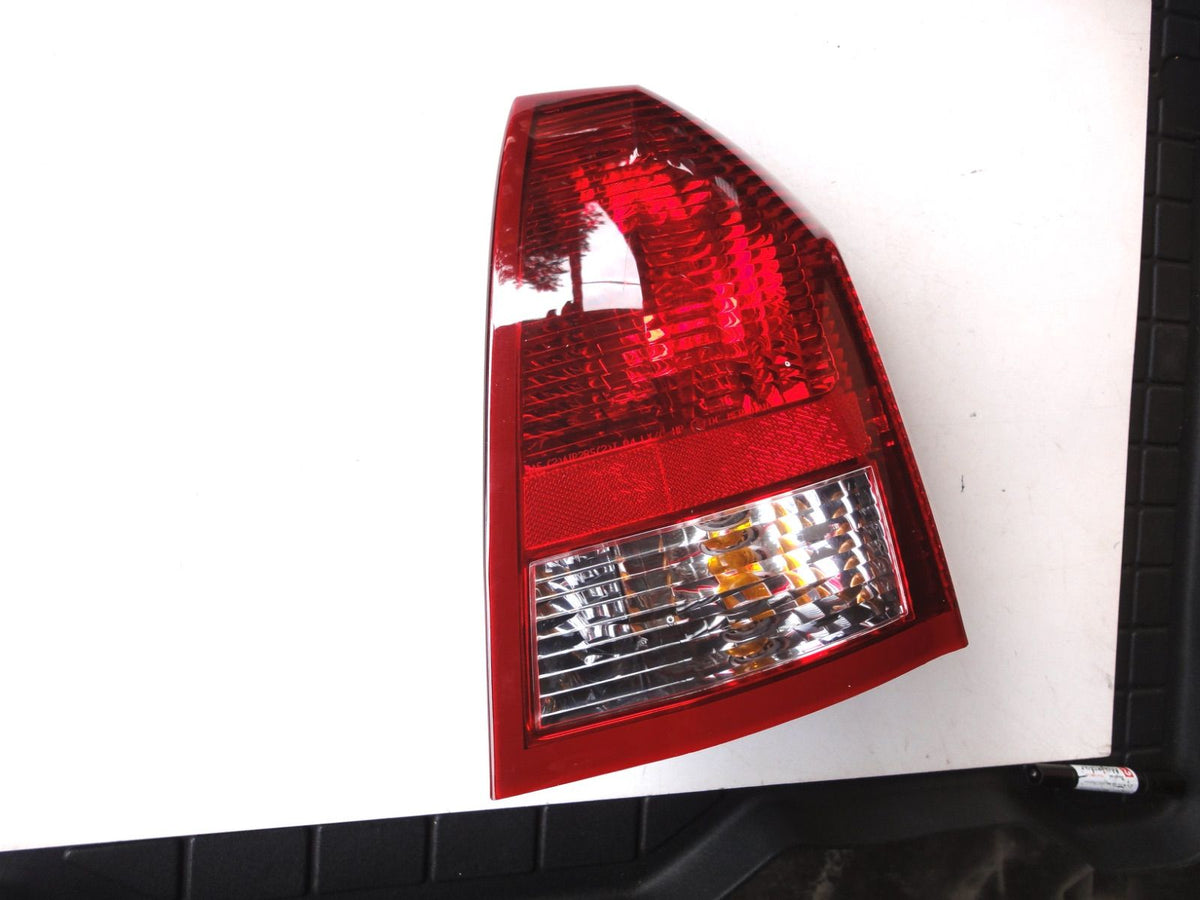 純正部品 05-07 右 クライスラー 300 300C テール ライト ランプ 4805852AC Chrysler 300 300C T（3枚目）