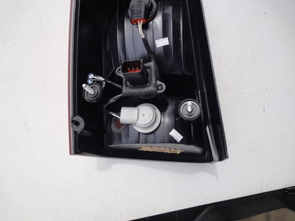 純正部品 05-07 右 クライスラー 300 300C テール ライト ランプ 4805852AC Chrysler 300 300C T（6枚目）