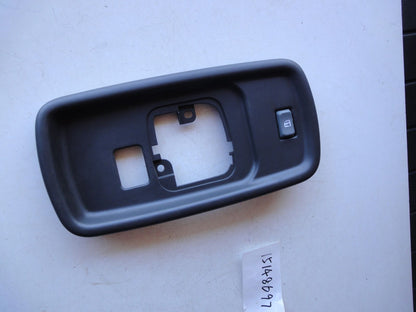 純正部品 96-00 GMC サバナ シボレー エクスプレス リア ドア 内 ハンドル ベゼル 15148697 Rear Door Ins（2枚目）