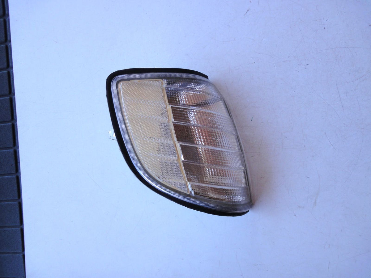 TYC 18-3311 W140 / C140 18-3311B コーナーランプ サイドマーカー Direction Indicator / Corner La