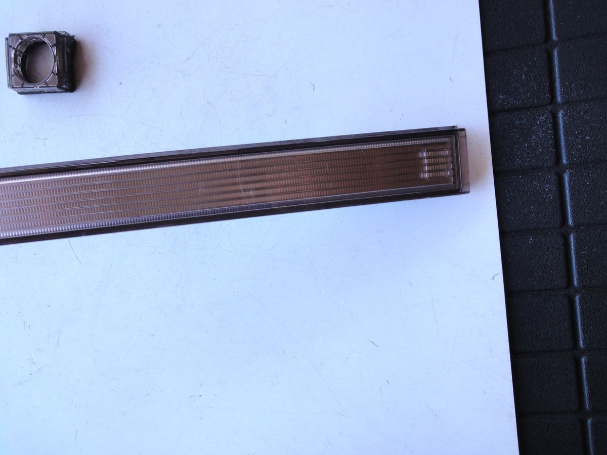 純正部品 メルセデス ベンツ W140 テールランプ アンダーリフレクター mercedes-benz Tail Lamp under re（3枚目）