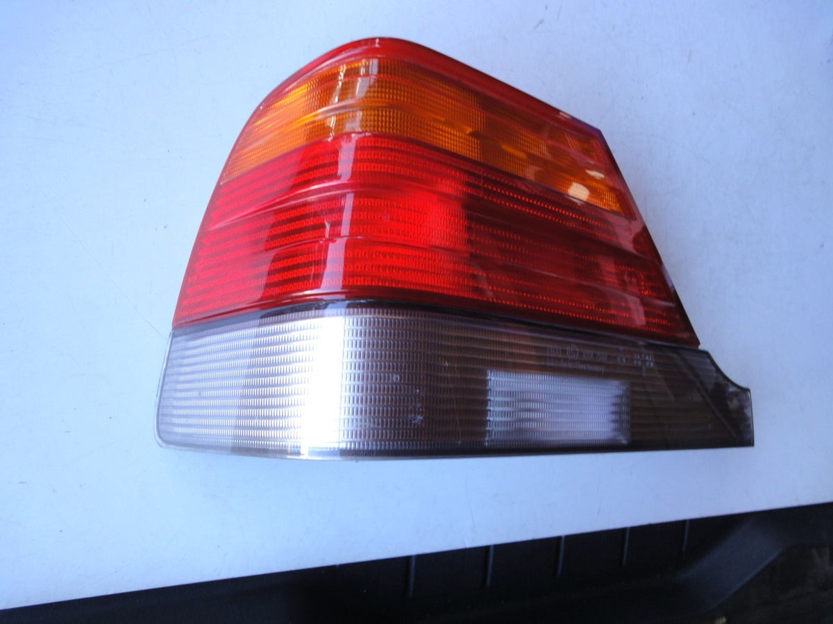 純正部品 91-98 メルセデス ベンツW140 S420、S500、S600 Sクラス テールランプ 199271L Mercedes-B（2枚目）