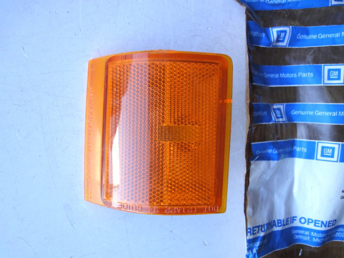純正部品 94-00 右 GMC サバーバン ユーコン C1500 C2500 C3500 K1500 K2500 K3500 フロント サイドマーカー ランプ