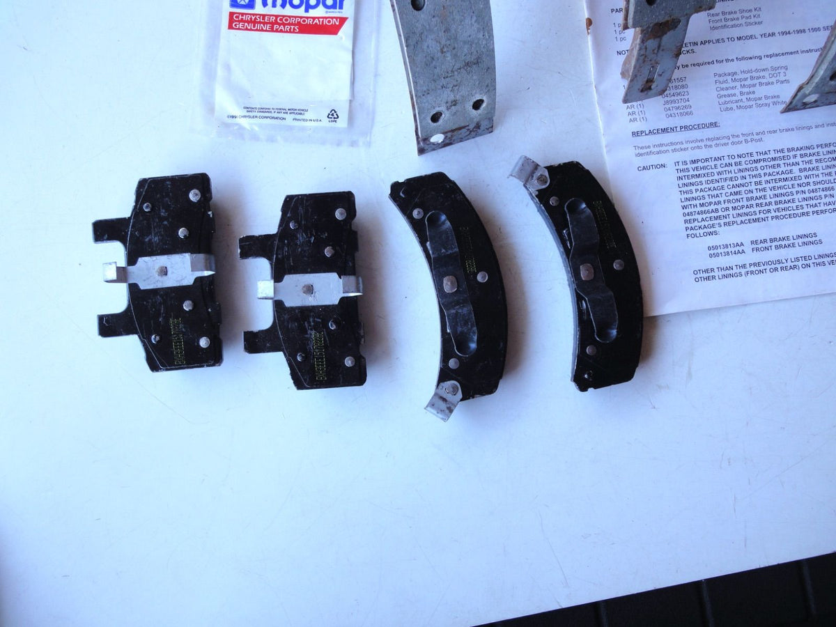 純正部品 94-99 ダッジ ラム Dodge Ram1500 RAM2500 RAM3500 ブレーキシュー ライニング 5013447A（5枚目）
