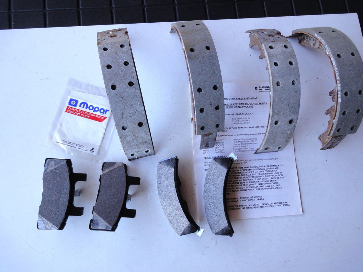 純正部品 94-99 ダッジ ラム Dodge Ram1500 RAM2500 RAM3500 ブレーキシュー ライニング 5013447A（2枚目）