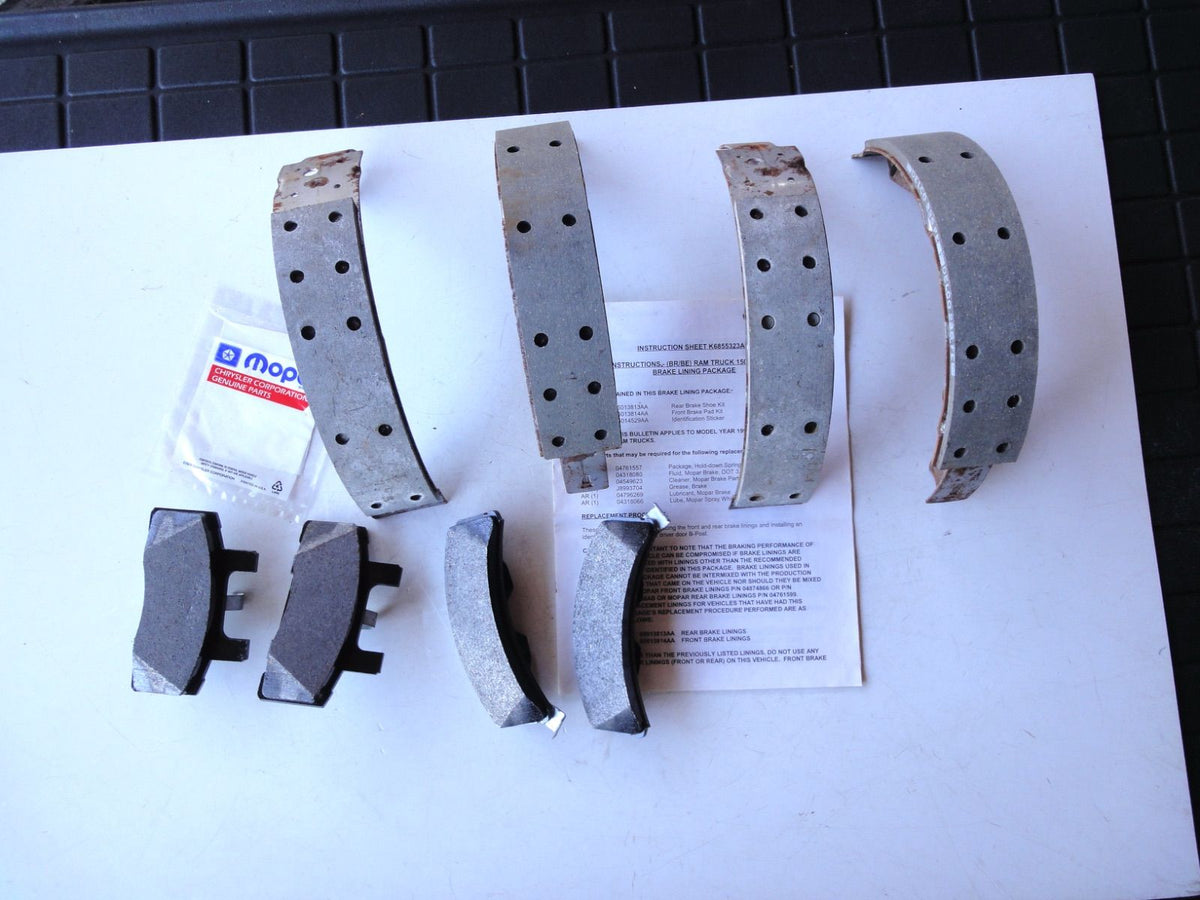 純正部品 94-99 ダッジ ラム Dodge Ram1500 RAM2500 RAM3500 ブレーキシュー ライニング 5013447AA Brake sh
