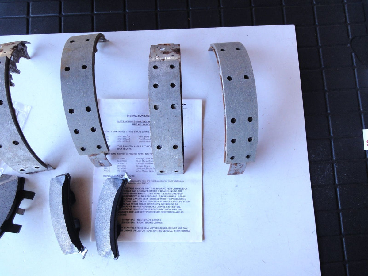 純正部品 94-99 ダッジ ラム Dodge Ram1500 RAM2500 RAM3500 ブレーキシュー ライニング 5013447A（3枚目）