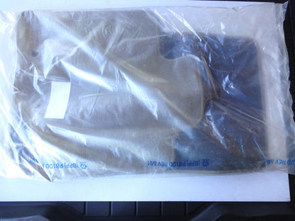 純正部品 フォード エクスペディション リンカーン ナビゲーター カーペットマット 5L1Z-7813300-AAC Carpet Mat （4枚目）